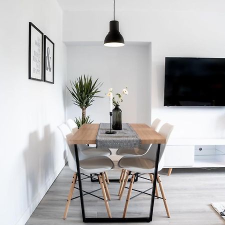 Luxurious Two Bedroom Apartment With Private Parking Perth Bagian luar foto