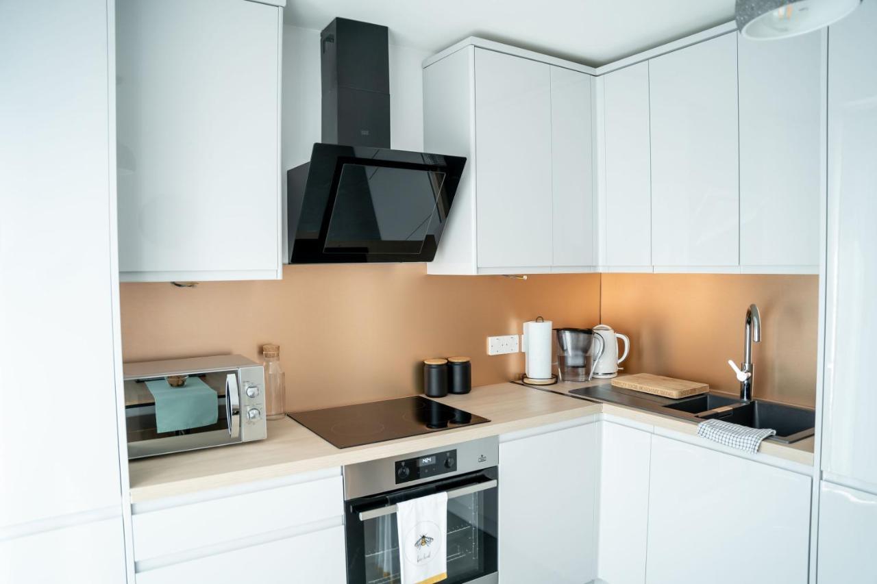 Luxurious Two Bedroom Apartment With Private Parking Perth Bagian luar foto