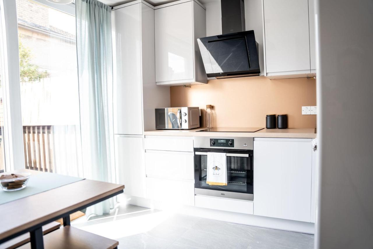 Luxurious Two Bedroom Apartment With Private Parking Perth Bagian luar foto