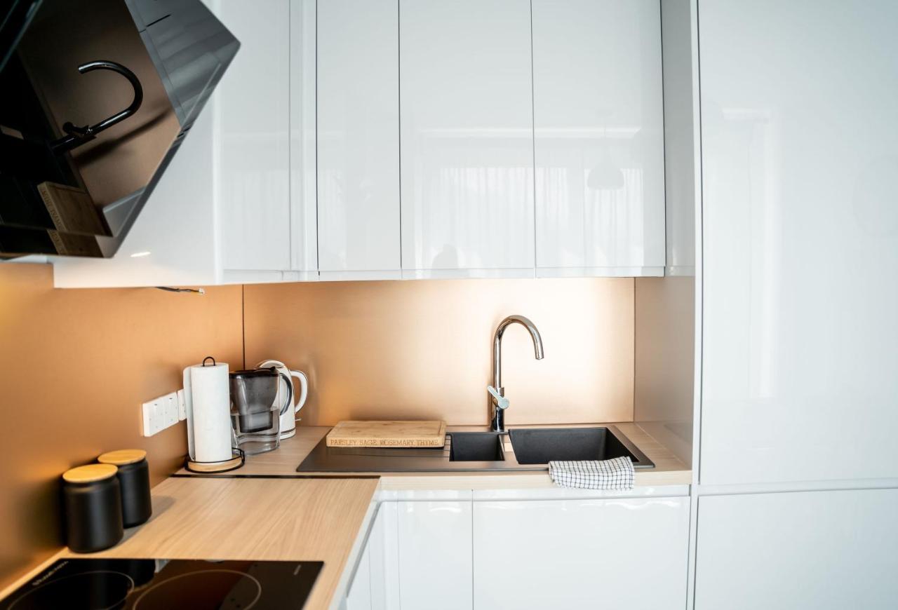 Luxurious Two Bedroom Apartment With Private Parking Perth Bagian luar foto