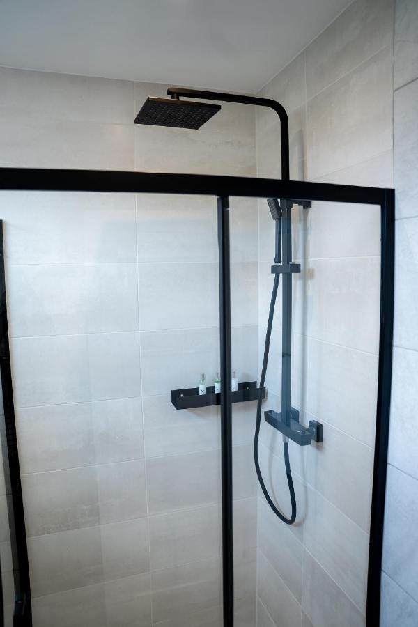 Luxurious Two Bedroom Apartment With Private Parking Perth Bagian luar foto