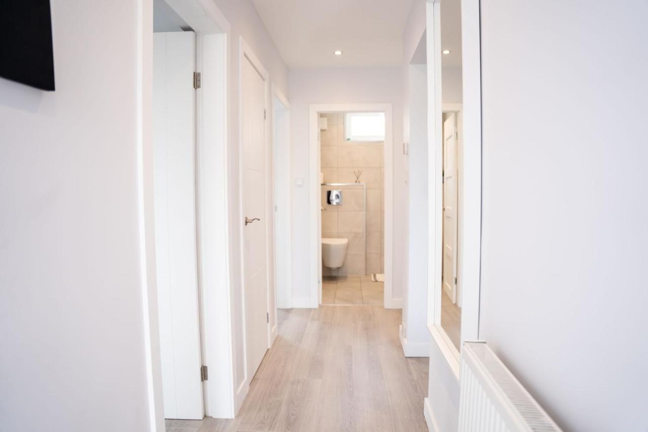 Luxurious Two Bedroom Apartment With Private Parking Perth Bagian luar foto