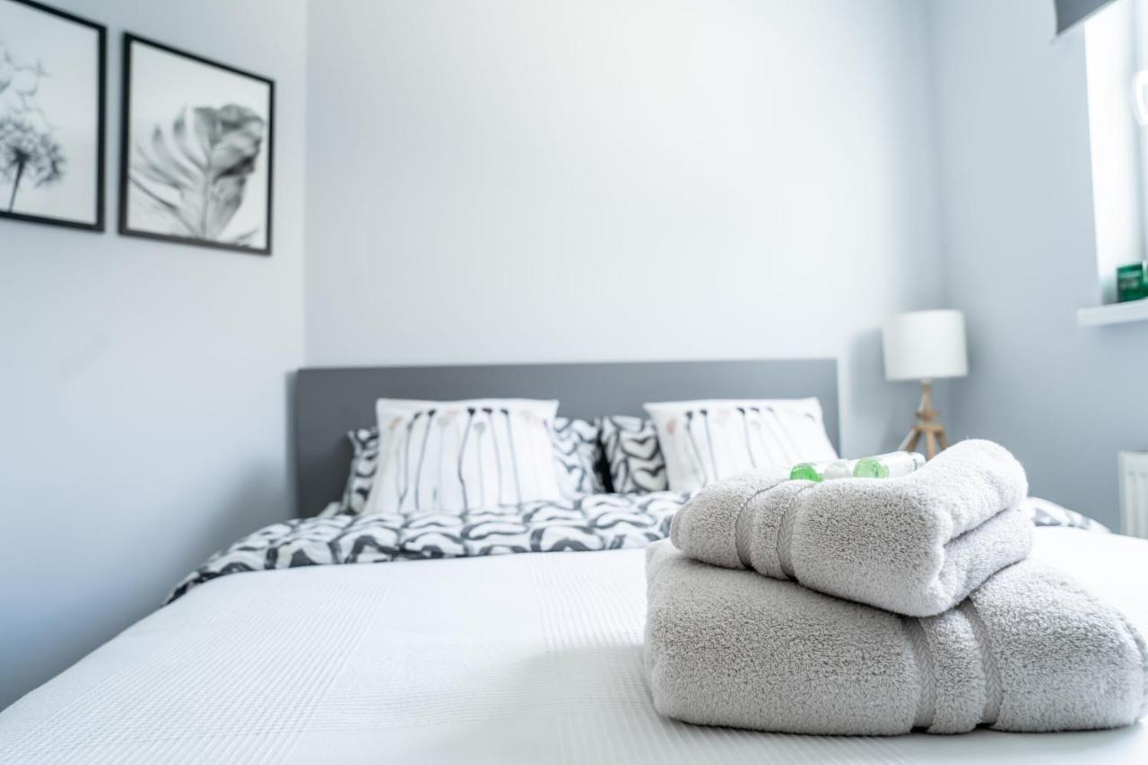 Luxurious Two Bedroom Apartment With Private Parking Perth Bagian luar foto