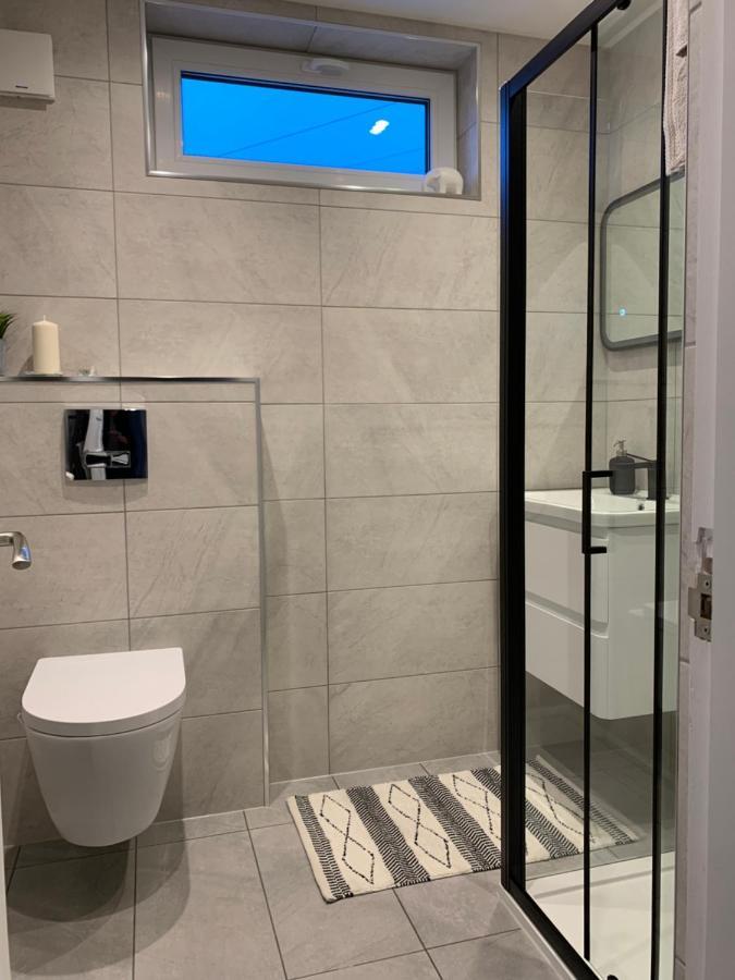 Luxurious Two Bedroom Apartment With Private Parking Perth Bagian luar foto